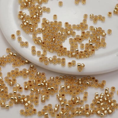 960 kusov 2,5 mm strieborných sklenených korálok so skleneným jadrom, voľné korálky, jednotná veľkosť, francúzske vyšívacie strapcové doplnky, 15 g/balenie