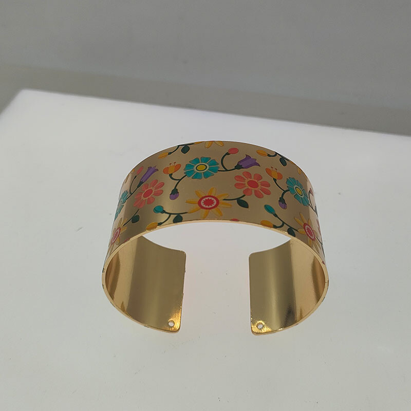 Metalna tiskana narukvica za žene Jednostavan vrhunski dizajn Modni ručni nakit Vruća rasprodaja Poklon za zabavu 2024. Novi stil