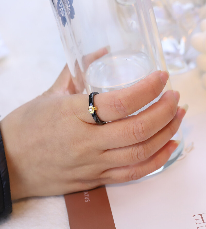 Fekete-fehér színű női jegygyűrűk sima kerámia, AAA cirkóniával női esküvői ajándék ingyenes szállítás