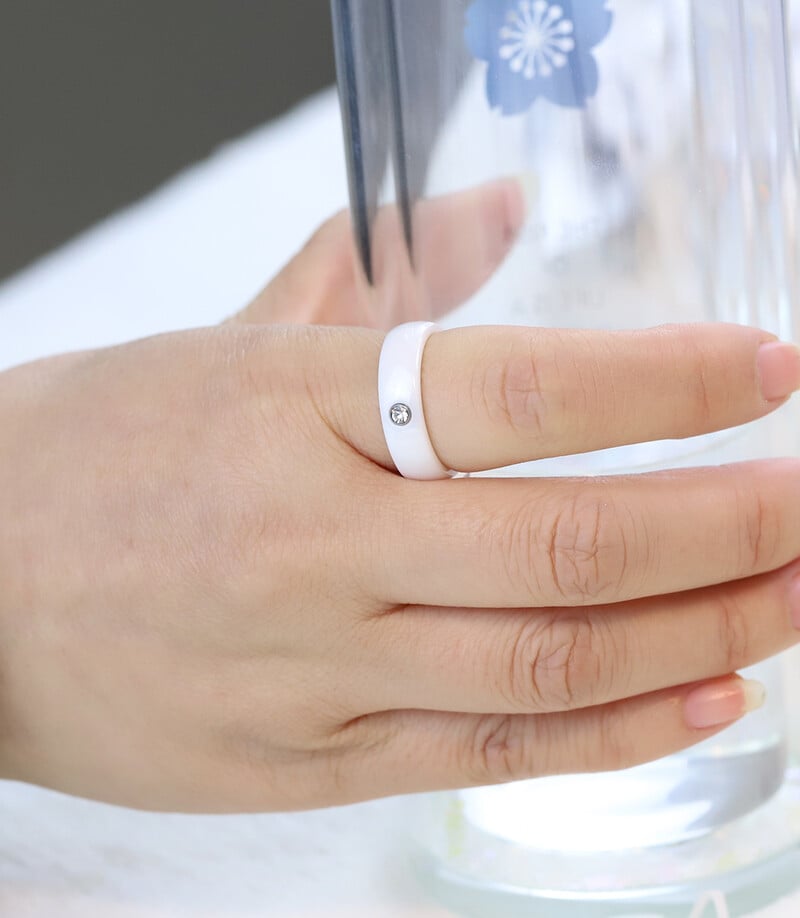 Nový príchod čiernobiely farebný keramický prsteň pre ženy s veľkým krištáľom, svadobný prsteň, šírka prsteňa 6 mm, veľkosť 6-10, darček pre mužov.