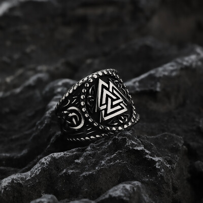 Viking Odin Triangle Rune Titāna tērauda gredzens ar Eiropas un Amerikas hiphopa stila vīriešu modes nerūsējošā tērauda gredzenu