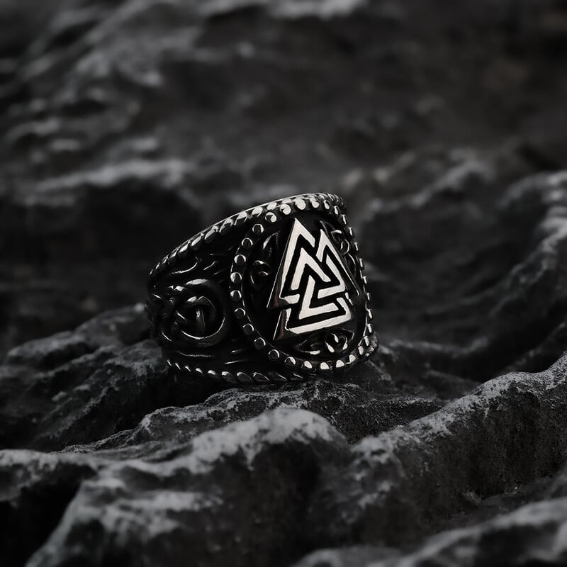 Vikingský prsteň s trojuholníkom Odin Rune z titánovej ocele s európskym a americkým hip hopovým štýlom, pánsky módny prsteň z nehrdzavejúcej ocele s prístupom