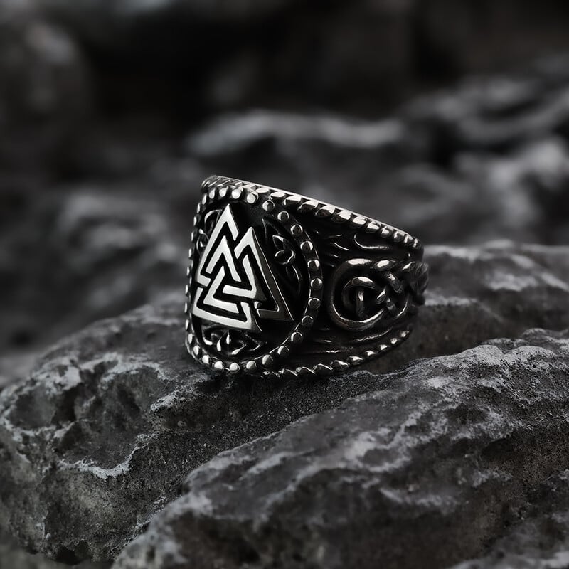 Vikingský prsteň s trojuholníkom Odin Rune z titánovej ocele s európskym a americkým hip hopovým štýlom, pánsky módny prsteň z nehrdzavejúcej ocele s prístupom