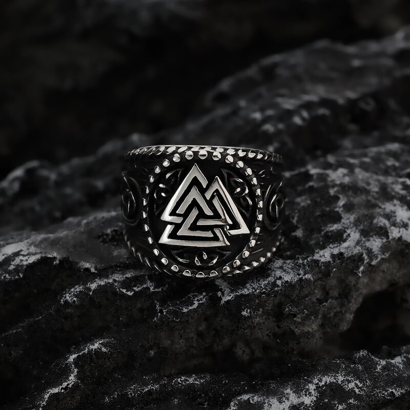 Vikingský prsteň s trojuholníkom Odin Rune z titánovej ocele s európskym a americkým hip hopovým štýlom, pánsky módny prsteň z nehrdzavejúcej ocele s prístupom