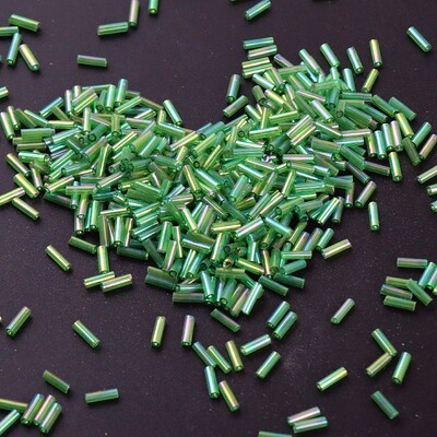 Krāsainas 300 gab. Sēklu krelles 11/0 Cauruļu krelles 2x6mm Stikla sēklu krelles DIY rotaslietu izgatavošanai Sieviešu apģērbu aksesuāri