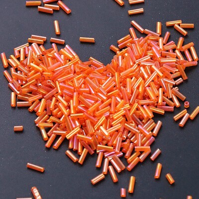 Krāsainas 300 gab. Sēklu krelles 11/0 Cauruļu krelles 2x6mm Stikla sēklu krelles DIY rotaslietu izgatavošanai Sieviešu apģērbu aksesuāri