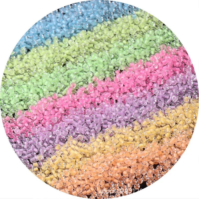 10 g viendabīga izmēra gaišas krelles, kas spīd tumšā stikla sēklu pērlītes adatu darbam DIY auskaru rotaslietu izgatavošana 4mm 6/0