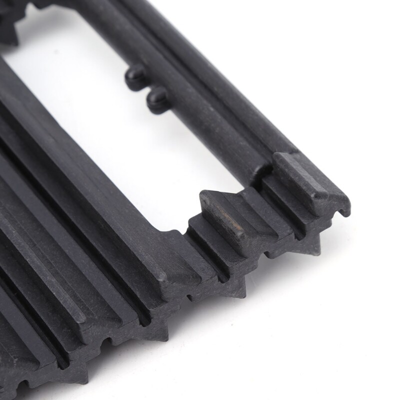 Universalus nešiojamasis neslystantis ir tvirtas automobilio ratų neslystantis padas, neslystantis avarinės padangos sukibimo kilimėlis, skirtas sniego purvui, ledo smėliui