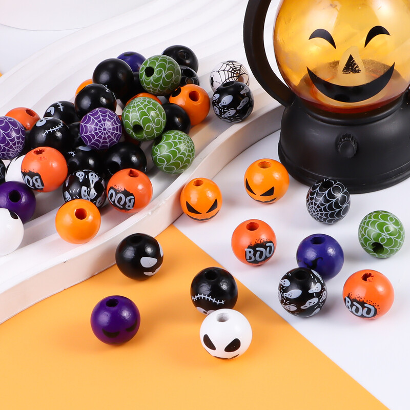 50 DB/LOT Véletlenszerű Halloween szellem és sütőtök mintás távtartó fagyöngy készlet, barkácsolás Halloween ékszer gyöngysor festett laza gyöngyök