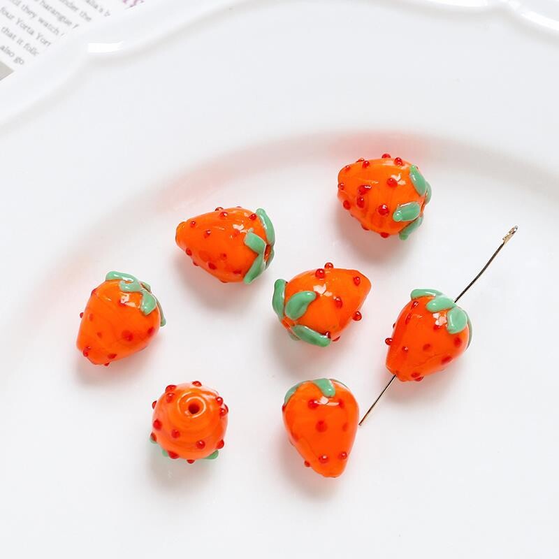 Girly Heart kerámia eper gyöngyök egyenes lyukú gyöngyök kézzel készített kiegészítők kézzel készített ékszerek barkács kiegészítők anyagok
