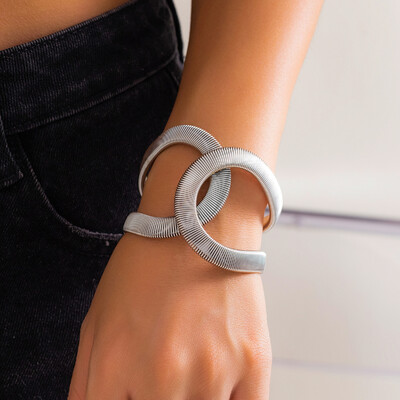 Didelio tuščiavidurio kryžiaus dizainerio atvirų rankogalių apyrankė moterims Madingos moteriškos apyrankės, 2024 m. madingi papuošalai ant rankų, moteriški