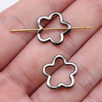 WYSIWYG 20 ks 16x16 mm kvetinové prívesky s malými dierkami, kvetinové prívesky, korálky s dutými kvetinovými príveskami na výrobu šperkov