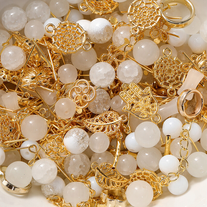 30/50g színes üveggyöngyök fém gyűrűk medál kiegészítők ékszerkészítő készlet barkácsoláshoz fülbevalók karkötő nyaklánc kiegészítők