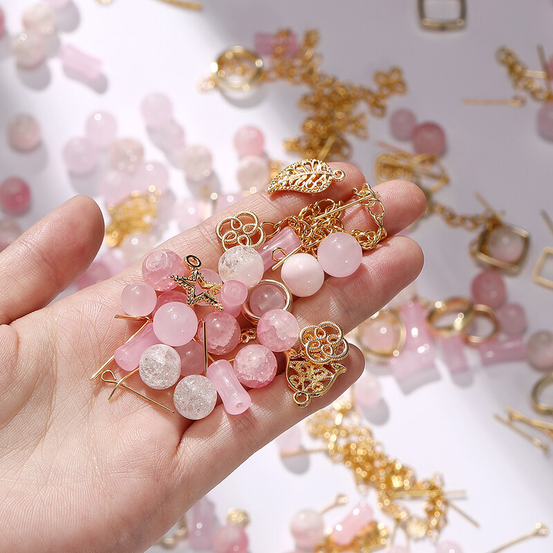 30/50g színes üveggyöngyök fém gyűrűk medál kiegészítők ékszerkészítő készlet barkácsoláshoz fülbevalók karkötő nyaklánc kiegészítők