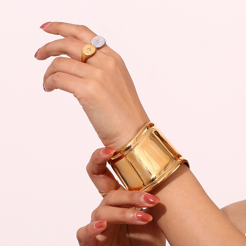 EBbelle Cool Unisex Style Wave Wide Cuff Bracelet Exaggerated Geometric Uhlíkový náramok pre ženy Vodotesné šperky
