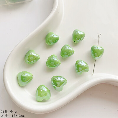 Šviežios žalios serijos keraminės mielos gėlės grybų meilės širdelės palaidi karoliukai „pasidaryk pats“ rankomis papuošti karoliukais apyrankės medžiaga