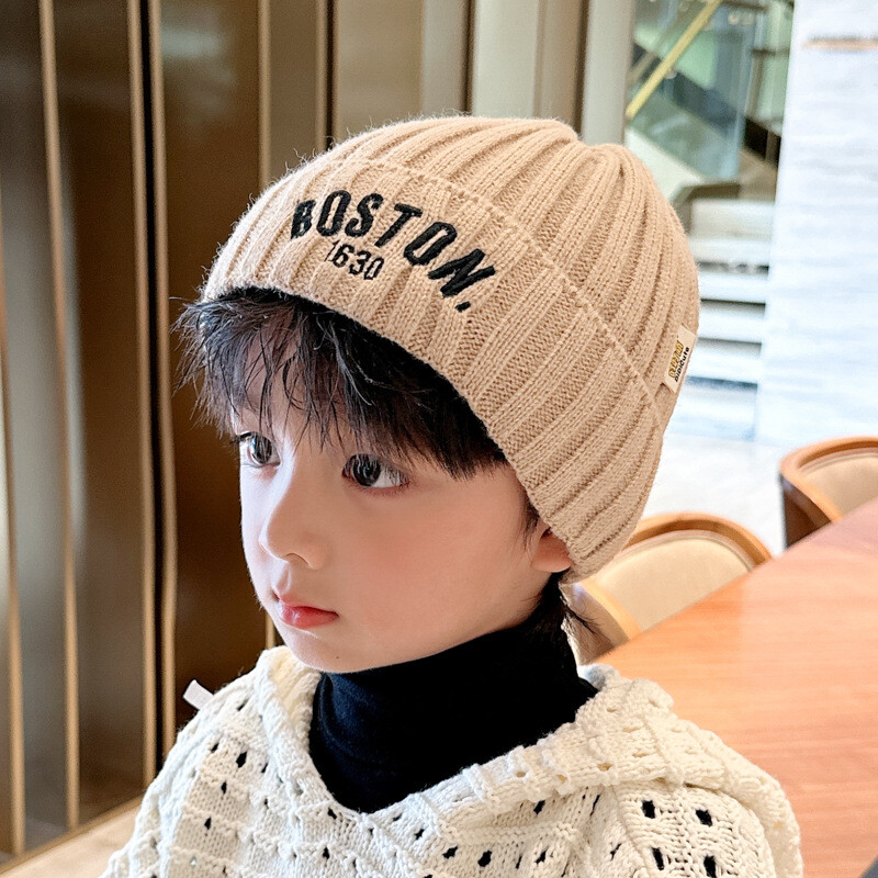 Egyszínű betűs baba sapka téli meleg kötött sapka lányoknak fiúknak vintage hímzett BOSTON kisgyermek horgolt motorháztető