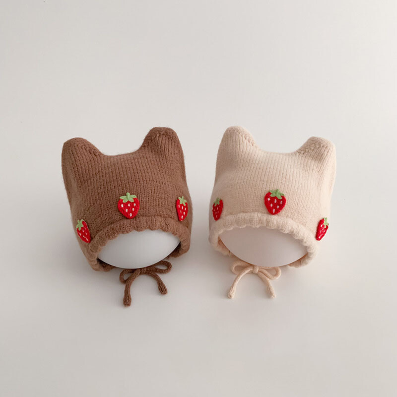Zimska slatka dječja pletena kapa s jagodama. Korejska jednobojna zaštitna kapa za uši za djevojčice, topla heklana kapa s poklopcem
