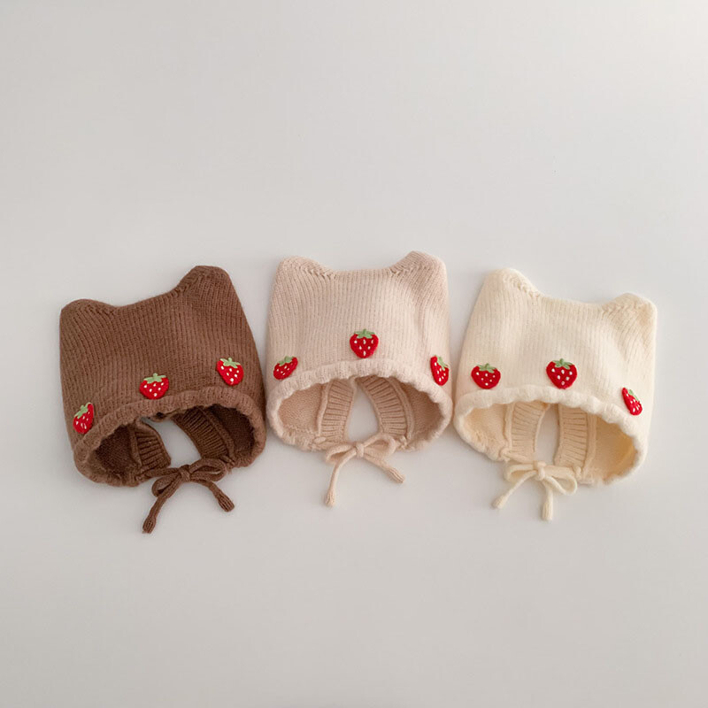 Zimska slatka dječja pletena kapa s jagodama. Korejska jednobojna zaštitna kapa za uši za djevojčice, topla heklana kapa s poklopcem