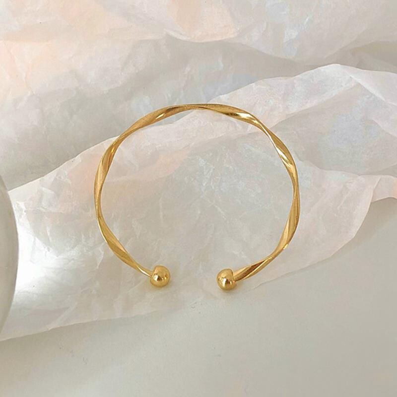 Jednoduché trendy nepravidelné Mobius Twist otvorené manžety náramky pre ženy zlatá farba nastaviteľné šperky Noeud náramok Pulseiras