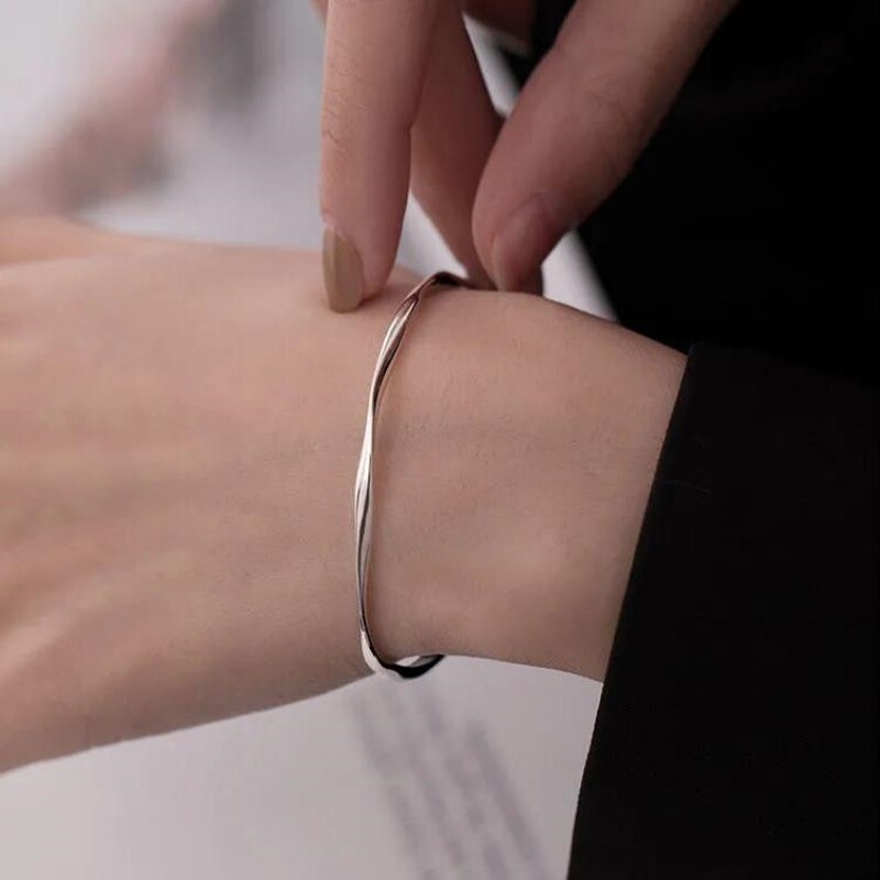 Jednoduché trendy nepravidelné Mobius Twist otvorené manžety náramky pre ženy zlatá farba nastaviteľné šperky Noeud náramok Pulseiras