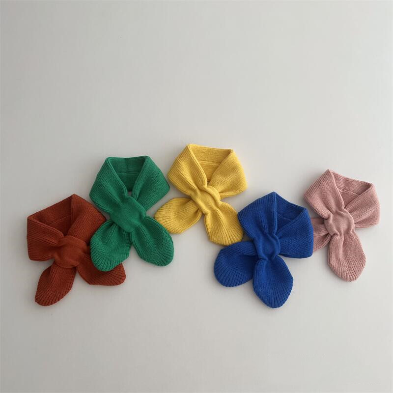 Egyszerű tömör kötött kereszt nyakú gyűrűs hangtompító gyermek sálak őszi téli meleg baba gyereksál 1-6 éves fiúknak