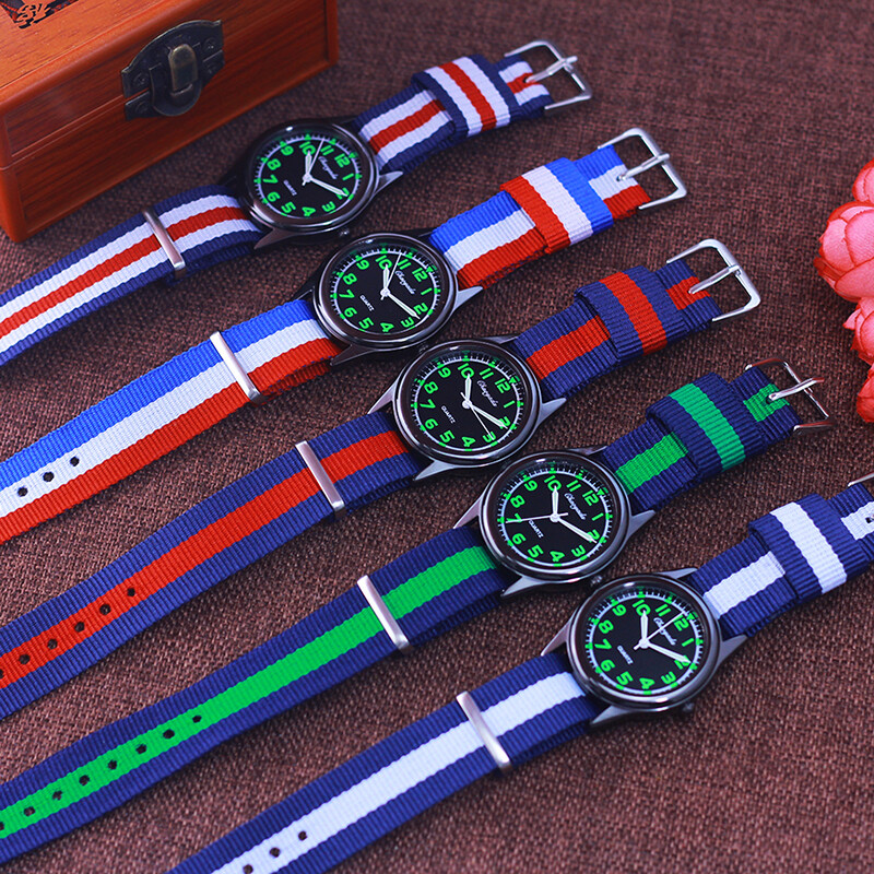 Chaoyada Ženski Muški Ručni satovi s platnenim remenom u boji i prugama Djeca Djeca Dječaci Djevojčice Studenti Fluorescentni digitalni testni satovi