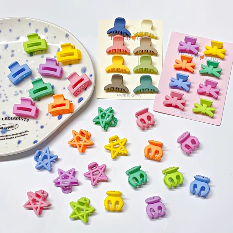 8kom/set Crne šarene geometrijske plastične male kandže za slatke djevojke Mini kopče za kosu Ukosnice za djecu Lijepi dodaci za kosu