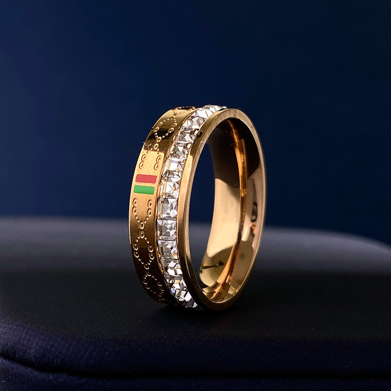 Paruoštas pristatymas raudonos ir žalios spalvos vienos eilės deimantinis žiedas retro mados Europos ir Amerikos tarpvalstybinis paprastas individualizuotas nerūdijančio plieno žiedas