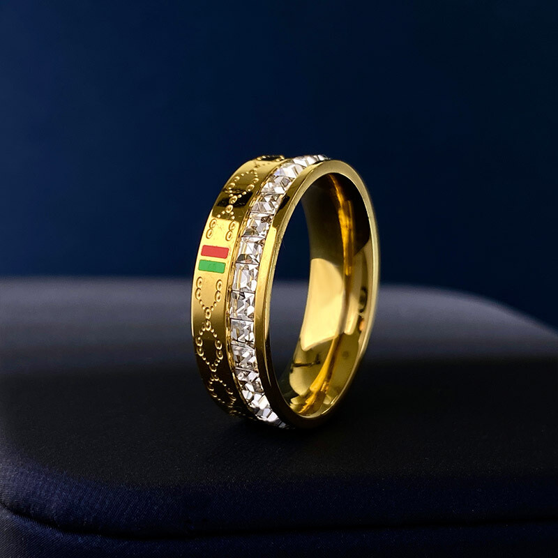 Paruoštas pristatymas raudonos ir žalios spalvos vienos eilės deimantinis žiedas retro mados Europos ir Amerikos tarpvalstybinis paprastas individualizuotas nerūdijančio plieno žiedas