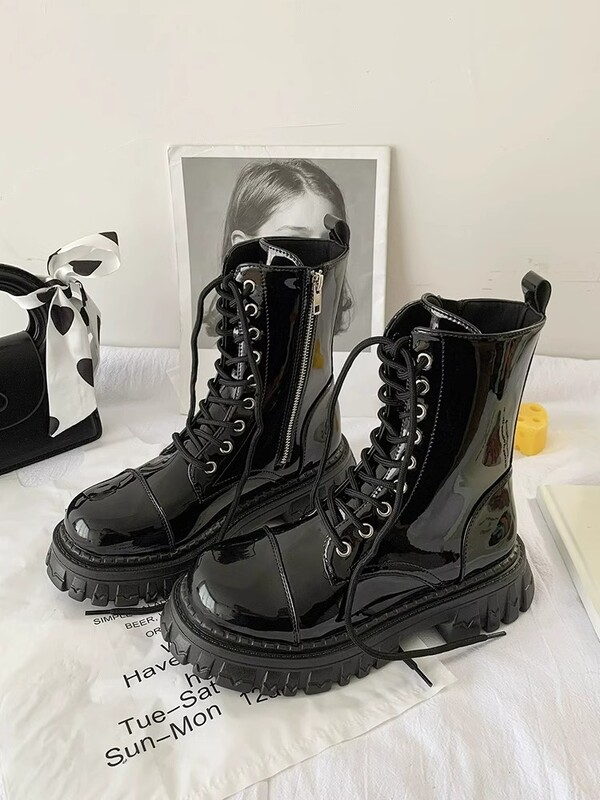 Cizme Cizme Martin Cizme de toamnă pentru femei 2024 New Hot Internet Celebrity Style British Style Black Short High Toc