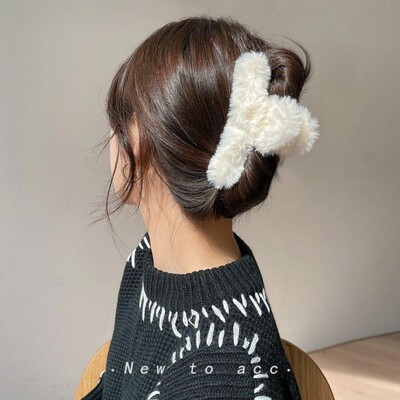 Ziemas plīša Hair Claw Elegantas akrila matadatas Mākslīgās kažokādas matu sprādzes Barrette krabju galvassegas sievietēm Meiteņu matu aksesuāri