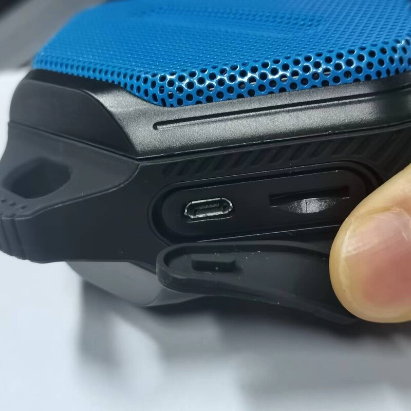 Rockmia EBS-502 Mini hordozható hangszóró Bluetooth Music Box Promóciós ár Egyszerű négyzet, MIC passzív radiátor mélyhanggal