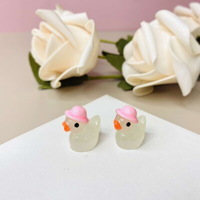 50-100 БР. Светещи мини патици Миниатюрна патица с шапки Флуоресцентна приказна градинска декорация Сладки животни Микро пейзаж