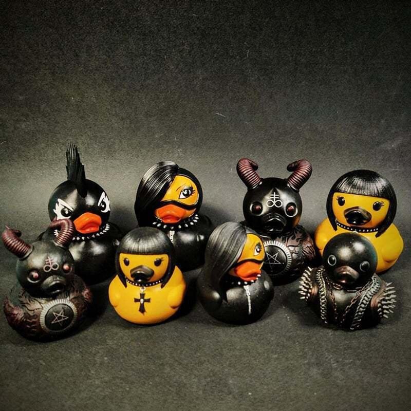Socha kačice, gotická socha Duckieville, punková zvieracia figúrka, dekorácia, dáma Valentina, gotické dievča, kačica, Satan, stolové ozdoby.