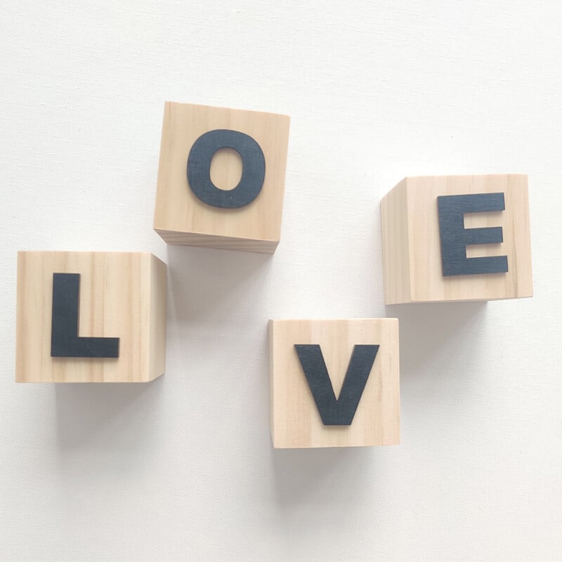 6x6x6cm medinės ABC kaladėlės medinės kūdikių abėcėlės raidės statybiniai kubeliai ikimokyklinio amžiaus mokomieji žaislai mažyliams dovanų fotografijos reikmenys