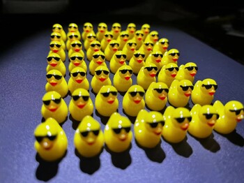 50-100 τμχ Miniatures Yellow Ducks with Glasses Mini Duck Resin Micro Landscape Decoration Fairy Garden Kawaii Accessories