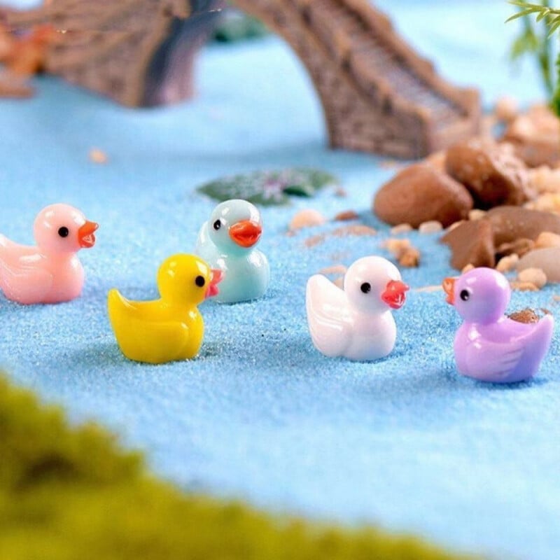 50 ks drobných živicových žltých miniatúrnych kačičiek, miniatúrnych figúrok, drobných kačičiek, remeselných výrobkov, mikrokrajín, dekorácií do domčeka pre bábiky, doplnkov.