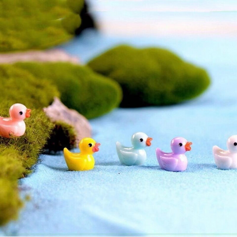 50 ks drobných živicových žltých miniatúrnych kačičiek, miniatúrnych figúrok, drobných kačičiek, remeselných výrobkov, mikrokrajín, dekorácií do domčeka pre bábiky, doplnkov.