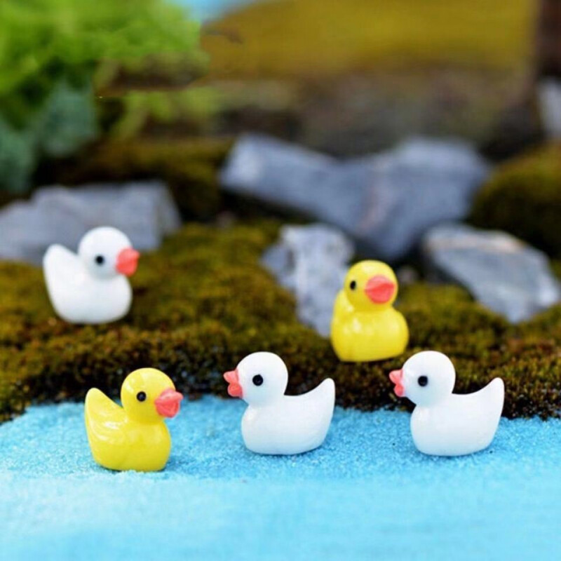 50 ks drobných živicových žltých miniatúrnych kačičiek, miniatúrnych figúrok, drobných kačičiek, remeselných výrobkov, mikrokrajín, dekorácií do domčeka pre bábiky, doplnkov.