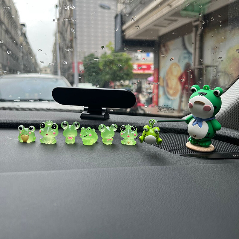 6/7 ks Osamelá žaba Cartoon Auto Center Console Decoration Office Desk Computer Screen Accessories Doll Gift