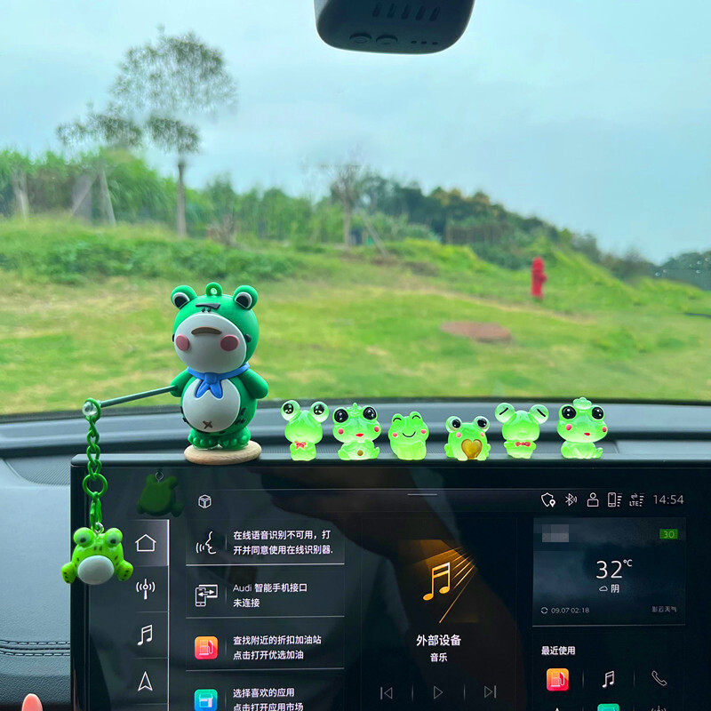 6/7 ks Osamelá žaba Cartoon Auto Center Console Decoration Office Desk Computer Screen Accessories Doll Gift