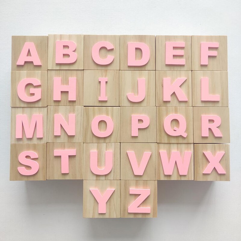 Alphabet Craft Chic lengvas abėcėlės blokelis, mažas 26 angliškos abėcėlės medžio kaladėlės kūdikių žaislų vestuvių dekoras