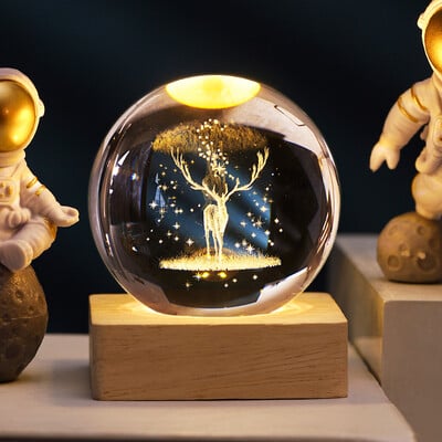 6 cm-es 3D kristálygömb, Hold, Naprendszer, Galaxy minta, Éjszakai Fény, Fa alappal asztali dekorációhoz kis dísz