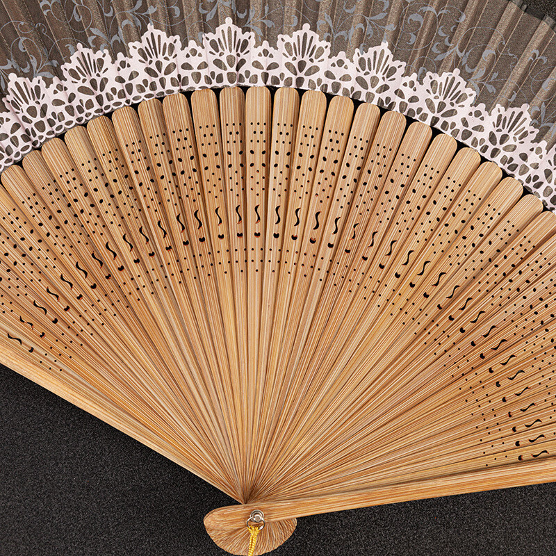Vintage, igényes, vájt bambusz csontlegyező, minőségi kínai ősi stílusú bojtos összecsukható legyezők Esküvői ajándék menyasszonyi kézlegyező kézművesség