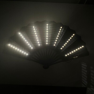 1 ks Svetelný skladací ventilátor LED hrací ventilátor Farebný ručný ventilátor Abanico LED pre tanečnú neónovú párty dekoráciu DJ nočný klub