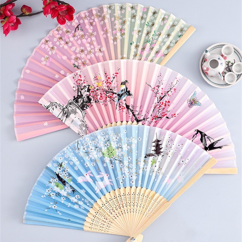 Винтидж копринен сгъваем ръчен вентилатор Китайски японски бамбукови вентилатори Занаятчийски подаръци Дамски танцови представления Подпори Декорация на дома Орнаменти