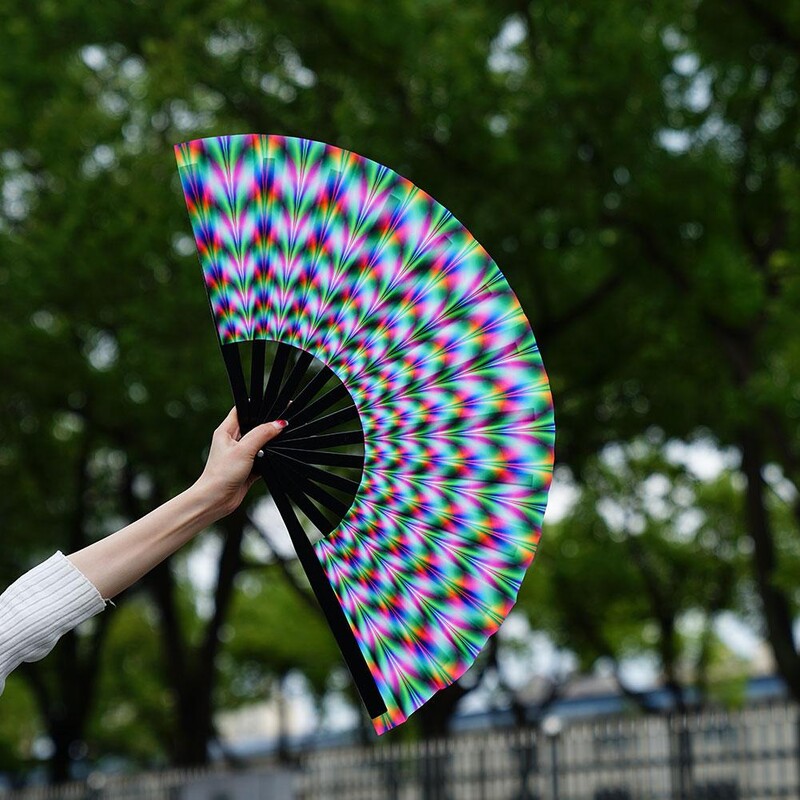 33 cm veľký skladací ručný ventilátor s čínskym/japonským gradientom, farebný reflexný skladací ventilátor, hudobný festival, tanečný ventilátor, darčeky
