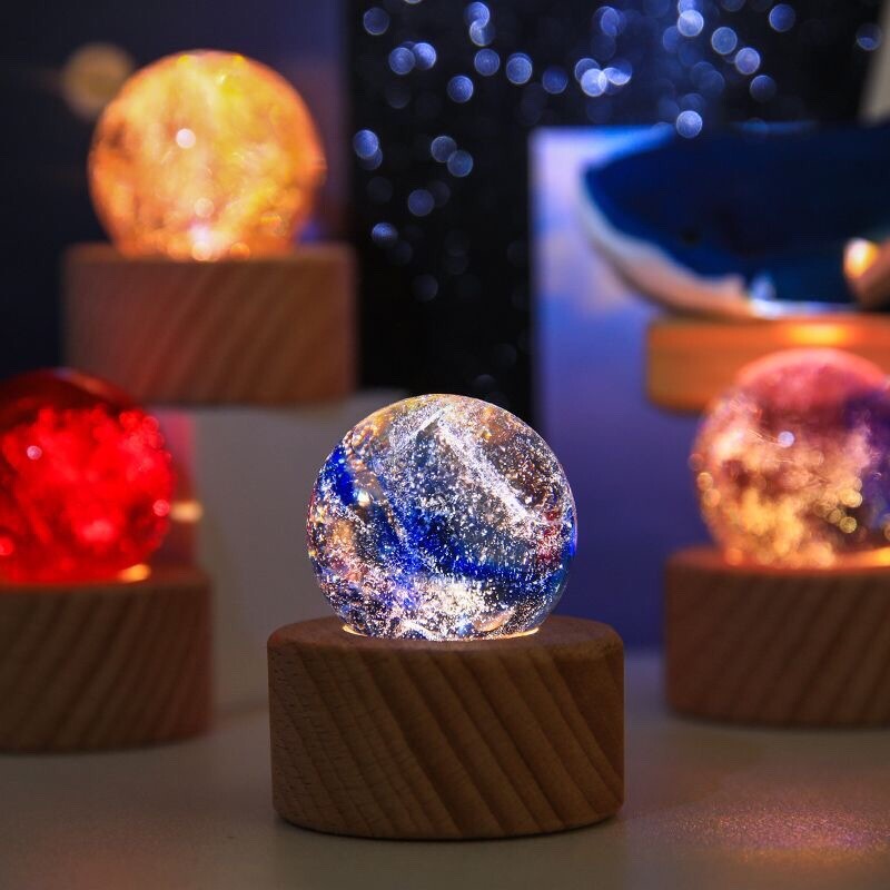 Sedemfarebné krištáľové gule LED svetlo Bolas De Nieve Cristal Adornos Para El Hogar Decoração Para Quarto Snow Globe