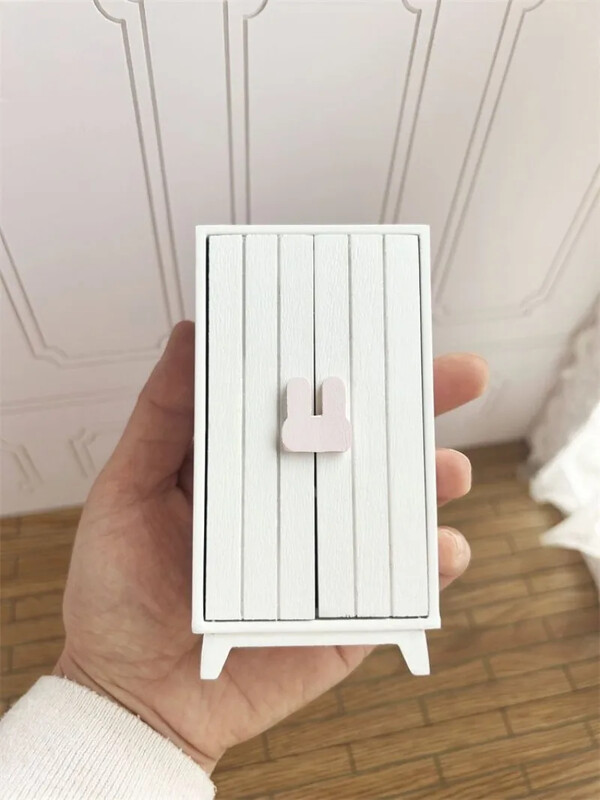 1:12 Dollhouse Spálňa Šatníková skriňa Simulácia Miniatúrna skriňa Drevený nábytok Model pre Dollhouse Dekorácia Detská hračka